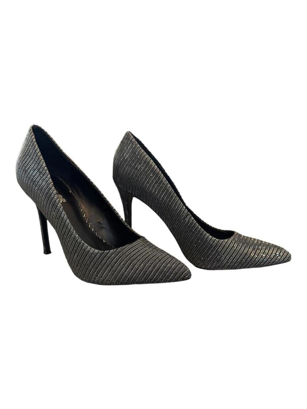 Carlos Santana | Women's Silver Metallic Heels | Size 7.5 | 0945
